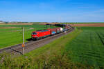 193 324 DB Cargo mit einem gemischten Güterzug bei Uffenheim Richtung Ansbach, 09.06.2021