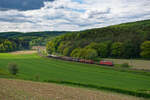 185 053 DB Cargo mit einem gemischten Güterzug bei Kehlheim Richtung Regensburg, 29.05.2021