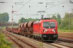 187 166 DB mit Güterzug in Düsseldorf Rath, Juni 2021.