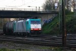 Die Cobra 2813 kommt mit einem gemischten Gterzug aus Kln-Gremberg und fhrt in Aachen-West ein.
13.11.2011