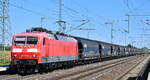 Bahnlogistik24 GmbH, Dresden mit ihrer  120 127-6  (NVR:  91 80 6120 127-6 D-BLC ) und einem Getreidezug am 06.08.24 Durchfahrt Bahnhof Rodleben.