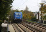 185 510-5 von Railtraxx  kommt aus Richtung Aachen-West mit einem  Güterzug aus Antwerpen-Waaslandhaven(B) nach Linz-Voestalpine(A) und fährt durch Aachen-Schanz in Richtung Aachen-Hbf,Aachen-Rothe-Erde,Stolberg-Hbf(Rheinland)Eschweiler-Hbf,Langerwehe,Düren,Merzenich,Buir,Horrem,Kerpen-Köln-Ehrenfeld,Köln-West,Köln-Süd. Aufgenommen vom Bahnsteig von Aachen-Schanz. 
Am Nachmittag vom 31.10.2017.