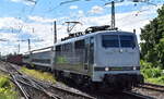 RailAdventure GmbH, München mit ihrer  111 029-5  (NVR:  91 80 6111 029-5 D-RADVE ) und einer ganzen Reihe ihrer firmeneigenen Schutzwagen am 13.06.24 Höhe Bahnhof Magdeburg-Neustadt.
