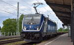 ČD Cargo a.s., Praha [CZ] mit ihrer  388 016-8  [NVR-Nummer: 91 54 7388 016-8 CZ-CDC] und einem Ganzzug Containertragwagen (leer) am 08.07.24 Durchfahrt Bahnhof Magdeburg Neustadt.