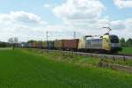 Taurus ES 64 U2 007 von BoxXpress ist mit einem Containerzug am 03.05.2012 b ei Ltzelsachsen