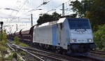 LINEAS NV/SA, Bruxelles [B]  mit der Railpool Lok  186 459-4  [NVR-Nummer: 91 80 6186 459-4 D-Rpool] mit einem Ganzzug Schüttgutwagen mit Schwenkdach am 18.10.23 Höhe Bahnhof Magdeburg