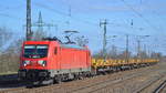 DB Cargo AG [D]  187 081  [NVR-Nummer: 91 80 6187 081-5 D-DB] und einem leeren Langschienenzug am 25.02.20 Durchfahrt Bf.