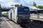 PKP CARGO S.A., Warszawa [PL] mit ihrer  EU46-518  [NVR-Nummer: 91 51 5370 031-4 PL-PKPC] und einem Ganzzug Containertragwagen (leer) am 03.05.24 Durchfahrt Bahnhof Berlin-Hohenschönhausen.