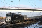 Endlich hat sich auch mal ein bisschen Schnee nach Duisburg verirrt: 185 567-5 (CFL-Cargo) fhrt am 19.