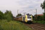 ES 64 U2-013 mit einem Gterzug in Hannover-Limmer am 28.07.2011