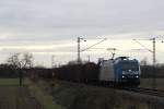 185 510-5 der HLG ist mit einem leeren Holzzug am 28.12.2012 in Ltzelsachsen