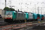 Zwei Cobra 2824 und 2834 fahren mit einem Kurzen Coilzug aus Aachen-West nach Belgien bei der Ausfahrt aus Aachen-West und fahren in Richtung Montzen/Belgien bei Regenwetter am 7.9.2013.