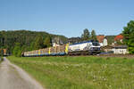 Hier zusehen ist 159 221 am 14.5.24 mit einem Holzzug in Falkenau auf dem Weg nach Freiberg.