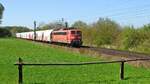 Railpool 151 041 (ex DB), vermietet an DB Cargo, mit Kalkzug GM 60617 Horlecke - Bremen Stahlwerke (Bohmte-Stirpe, 23.04.2022).