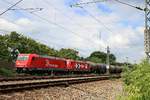 185 605-3 von RheinCargo mit einer Schwesterlok als Kesselzug fährt in Wittenberge auf der Bahnstrecke Berlin–Hamburg (KBS 204) Richtung Berlin.