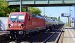 DB Cargo Deutschland AG  mit  187 121  [NVR-Number: 91 80 6187 121-9 D-DB] mit einem Gasdruckkesselwagenzug (Propen) am 22.08.18 Bf.