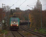 Die Cobra 2832  kommt mit einem Kesselzug aus Antwerpen-Noord(B) nach Köln-Eifeltor(D) fährt durch Aachen-Schanz in Richtung Aachen-Hbf,Aachen-Rothe-Erde,Stolberg-Hbf(Rheinland)Eschweiler-Hbf,Langerwehe,Düren,Merzenich,Buir,Horrem,Kerpen-Köln-Ehrenfeld,Köln-West,Köln-Süd. 
Aufgenommen vom Bahnsteig von Aachen-Schanz.
Am Morgen vom 19.11.2018.