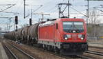 DB Cargo AG [D] mit  187 180  [NVR-Nummer: 91 80 6187 180-5 D-DB] und Kesselwagenzug (für Benzol Transporte) am 14.01.20 Bf.