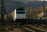 Lineas 186 295 mit Kesselwagenzug bei Oberlahnstein am23.02.2022