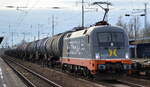 Hector Rail GmbH mit  242.531  Name:  LA MOTTA  [NVR-Number: 91 80 6182 531-4 D-D-HCTOR] und einem Kesselwagenzug (leer) Richtung Stendell am 24.02.22 Durchfahrt Bf. Flughafen BER - Terminal 5.