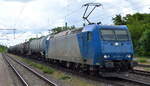 Railtraxx NV, Borgerhout [B] mit der Alpha Trains Lok  185 515-4  [NVR-Nummer: 91 80 6185 515-4 D-ATLU] und Kesselwagenzug am 08.06.22 Höhe Bf. Niederndodeleben (Nähe Magdeburg).