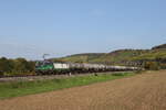 193 207 von  ELL  mit einem Kesselwagenzug am 12. Oktober 2022 bei Himmelsstadt am Main.