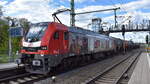 MEG - Mitteldeutsche Eisenbahn GmbH, Schkopau [D] mit der Eurodual Lok  2159 239-3  [NVR-Nummer: 90 80 2159 239-3 D-ELP] und einem gemischten Kesselwagenzug am 18.04.24 Durchfahrt Bahnhof Roßlau