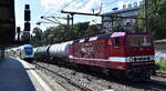 DB Regio AG - Mietpool  143 250-9  (NVR:  91 80 6143 250-9 D-DB ) vermietet aktuell an die Netzwerkbahn Sachsen, hier mit einem Kesselwagenzug am 15.07.24 Höhe Bahnhof Hamburg-Harburg.