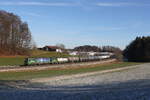 193 269 und 193 724 waren mit einem Kesselwagenzug am 27. Dezember 2024 bei Axdorf in Richtung München unterwegs.