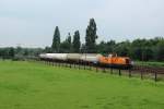 Northrail Revita Twin mit einem Kesselwagenzug bei der Durchfahrt durch Langenfeld (Rhlnd.) am 20.06.2012