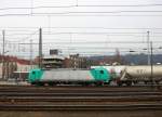 185 607-9 kommt aus Richtung Köln,Aachen-Hbf,Aachen-Schanz, mit einem langen Silozug aus Augsburg(D) nach Herentals(B) und fährt in Aachen-West ein. 
Aufgenommen vom Bahnsteig in Aachen-West am 14.3.2015.