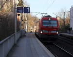 193 323 DB kommt aus Richtung Aachen-West mit einem LKW-Zug aus Zeebrugge-Vorming(B) nach Novara-Boschetto(I) und fährt durch Aachen-Schanz in Richtung Aachen-Hbf,Aachen-Rothe-Erde,Stolberg-Hbf(Rheinland)Eschweiler-Hbf,Langerwehe,Düren,Merzenich,Buir,Horrem,Kerpen-Köln-Ehrenfeld,Köln-West,Köln-Süd. 
Aufgenommen vom Bahnsteig von Aachen-Schanz. 
Am Morgen vom 21.3.2019.