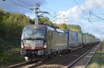 DB Cargo Deutschland AG [D] mit der MRCE Leasinglok  X4 E - 704  [NVR-Nummer: 91 80 6193 704-4 D-DISPO] und Taschenwagenzug (LKW Walter Trailer) ab Rostock Durchfahrt Bahnhof Berlin