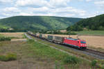 185 352 mit einem Wenzel KLV-Zug bei Harrbach Richtung Würzburg, 01.08.2019