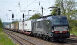 DB Cargo AG [D]/ Mercitalia Rail S.r.l., Roma [I] mit der MRCE Vectron  X4 E - 707  [NVR-Nummer: 91 80 6193 707-7 D-DISPO] und Taschenwagenzug am 11.05.21 Durchfahrt Bf.