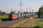 KLV-Zug (LKW WALTER Internationale Transportorganisation AG) mit 193 355-5 (Siemens Vectron) unterwegs in Braschwitz Richtung Köthen.

🧰 DB Cargo
🚩 Bahnstrecke Magdeburg–Leipzig (KBS 340)
🕓 17.6.2021 | 18:43 Uhr