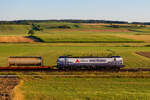 Lokportrait von 193 825 Railpool/Retrack mit einem LKW-Walter KLV-Zug bei Oberdachstetten Richtung Würzburg, 06.08.2020
