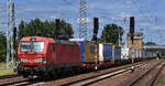 DB Cargo AG, Mainz mit ihrer  193 329  [NVR-Nummer: 91 80 6193 329-0 D-DB] und einem KLV-Zug am 29.05.24 Höhe Bahnhof Schönefeld b. Berlin. 
