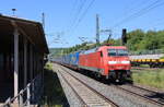 DB 152 030-3 mit einem Lkw Walter-KLV Richtung Würzburg, am 25.06.2024 in Veitshöchheim.