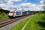 185 665 Lokomotion  50 Jahre Kombi Verkehr  mit einem KLV-Zug bei Lehrberg Richtung Ansbach, 22.05.2021