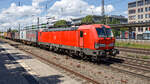 91 80 6193 351 der DB Cargo  erreicht mit einem KLV-Zug am 18.05.2024 auf dem Münchner Südring den Heimeranplatz um in Richtung Ostbahnhof weiterzufahren.