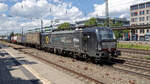 91 80 6193 710 erreicht mit einem KLV-Zug am 18.05.2024 auf dem Münchner Südring den Heimeranplatz um in Richtung Ostbahnhof weiterzufahren.