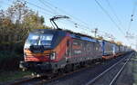 LOKORAIL, a.s., Bratislava [SK] mit der  383 223  [NVR-Nummer: 91 56 6383 223-5 SK-RAILL] und einem KLV-Zug aus Rostock Seehafen am 25.10.24 Höhe Bahnhof Berlin-Hohenschönhausen.