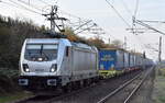  Captrain Deutschland CargoWest GmbH, Gütersloh [D] mit der Akiem Lok  187 011  [NVR-Nummer: 91 80 6187 011-2 D-AKIEM] und einem KLV-Zug am 05.11.24 Höhe Bahnhof Berlin-Hohenschönhausen.