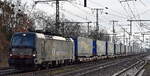 DB Cargo AG, Mainz [D] / Mercitalia Rail S.r.l., Roma [I] mit der BRCE Vectron  X4 E - 707  [NVR-Nummer: 91 80 6193 707-7 D-DISPO] und einem KLV-Zug am 27.11.24 Höhe Bahnhof Golm (Potsdam).