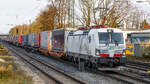 91 80 7193 301 durchfährt mit einem KLV-Zug den Bahnhof München Trudering auf den Fernbahngleisen in Richtung Ostbahnhof.