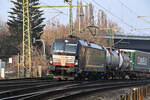 D-DISPO 193 604-6 (X 4 E-604) fuhr am 09.03.25 mit ihrem KLV-Güterzug vom Lübecker-Skandinavienkai (ALSK) in Richtung des Lübecker Hbf (AL). Hier an dem BÜ  Zur Teerhofinsel .