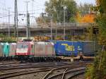 185 597-2 von Crossrail l kommt aus Richtung Köln,Aachen-Hbf,Aachen-Schanz mit einem LKW-Walter-Zug aus Novara(I) nach Genk-Goederen(B) und fährt in Aachen-West ein. Aufgenommen vom Bahnsteig in Aachen-West. 
Bei Sonne und Wolken am Mittag vom 24.10.2015.
