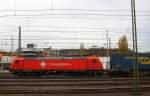 185 595-6  Ruth  von Crossrail kommt aus Richtung Köln,Aachen-Hbf,Aachen-Schanz mit einem LKW-Walter-Zug aus Novara(I) nach Genk-Goederen(B) und fährt in Aachen-West ein. 
Aufgenommen vom Bahnsteig in Aachen-West. 
Bei Wolken am 7.11.2015.