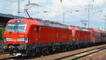 DB Cargo Deutschland AG  mit der Doppeltraktion  193 355  [NVR-Number: 91 80 6193 355-5 D-DB] +  193 330  [NVR-Number: 91 80 6193 330-8 D-DB] mit Erzzug (leer) Richtung Hamburg, 17.07.18 Bf. Flughafen Berlin-Schönefeld.